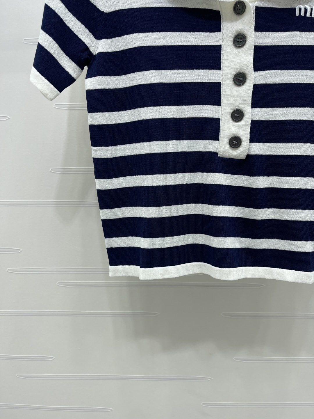 Women's short sleeves